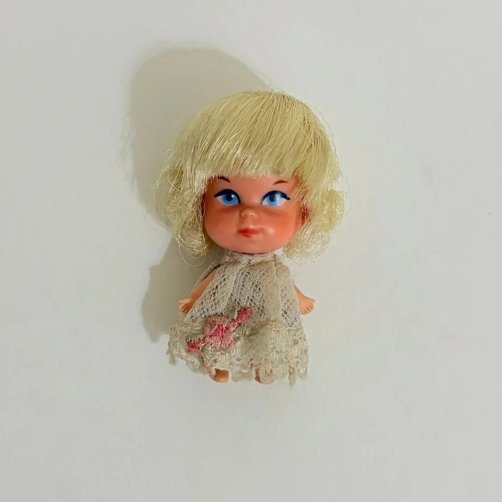 Vintage Mattel LIDDLE KIDDLES Larky Locket Style 3539 Lucky Locket Doll 1967 2